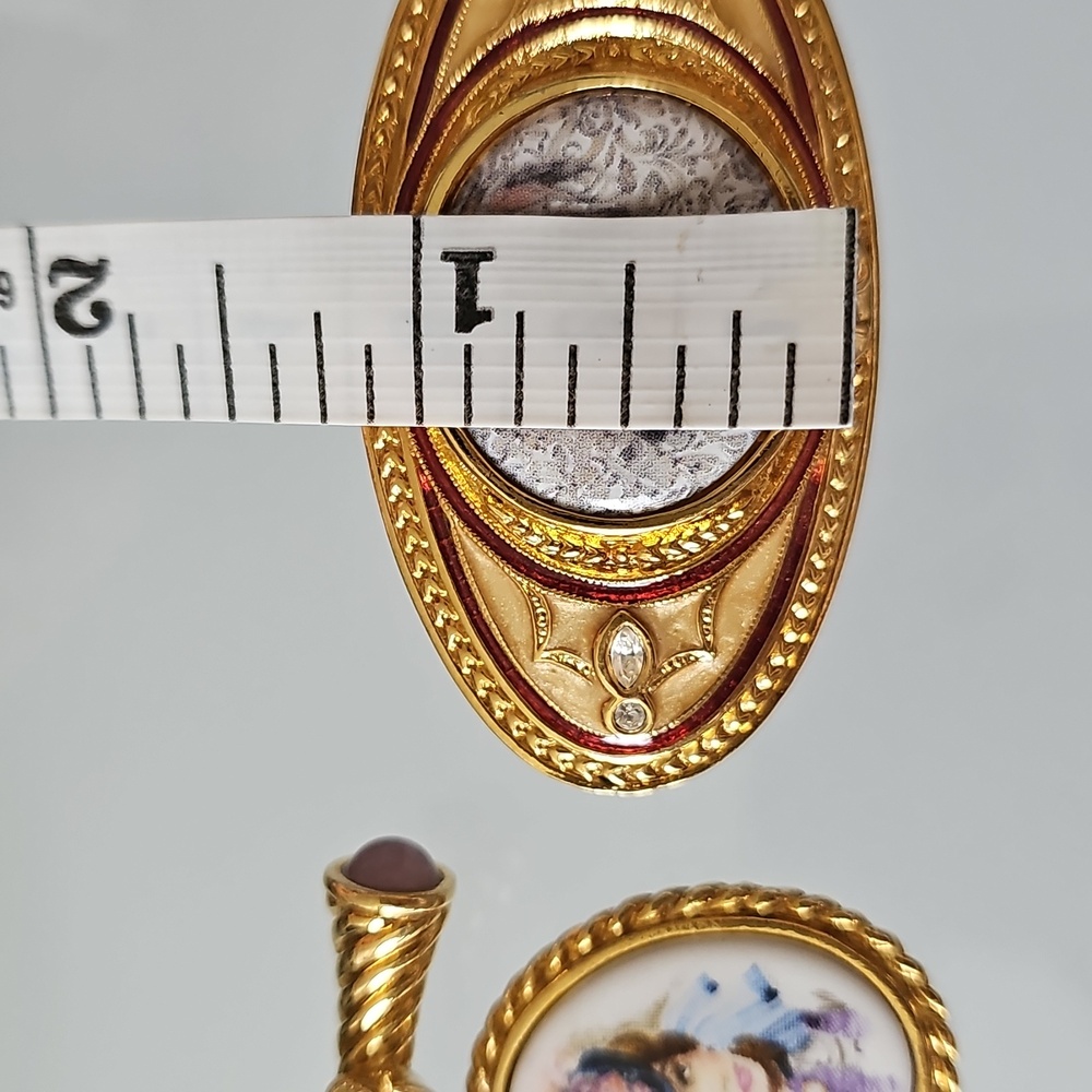 AVON 1996 - 1997 VINTAGE GOLDTONE BROOCHES. - Picture 5 of 5
